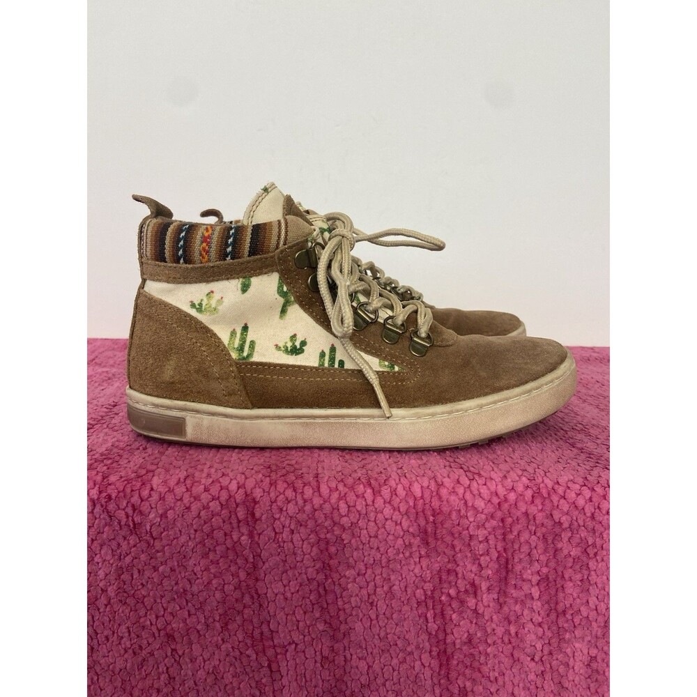 Inkkas Prickly Camping Boots Tan Suede Booties Size 7